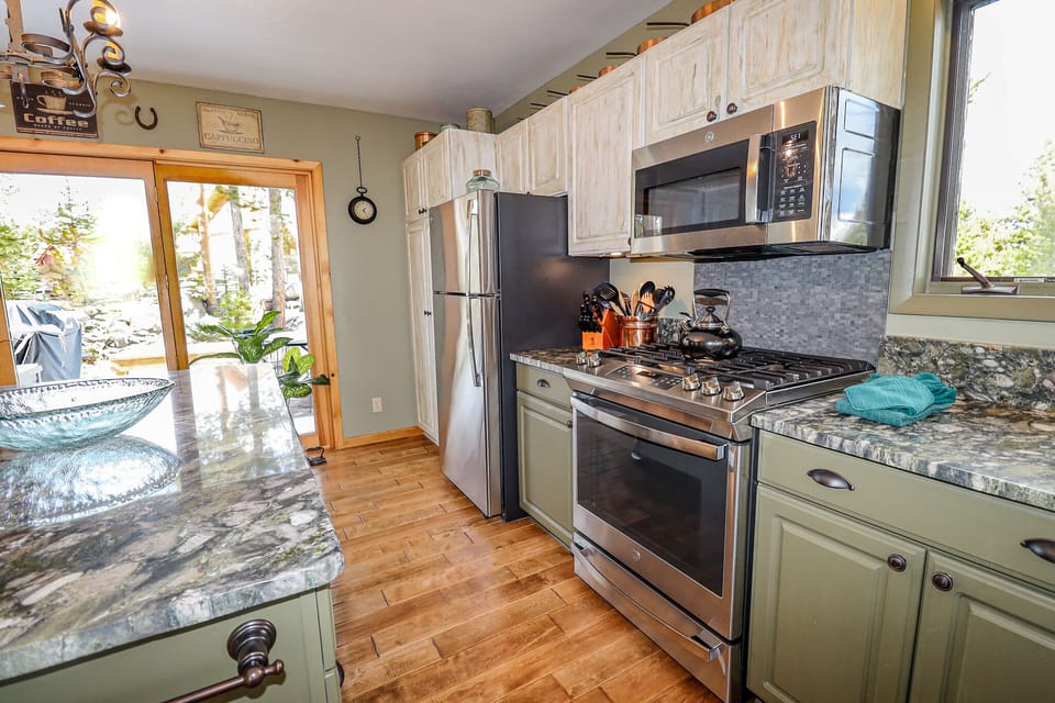 Gas Stove & Microwave