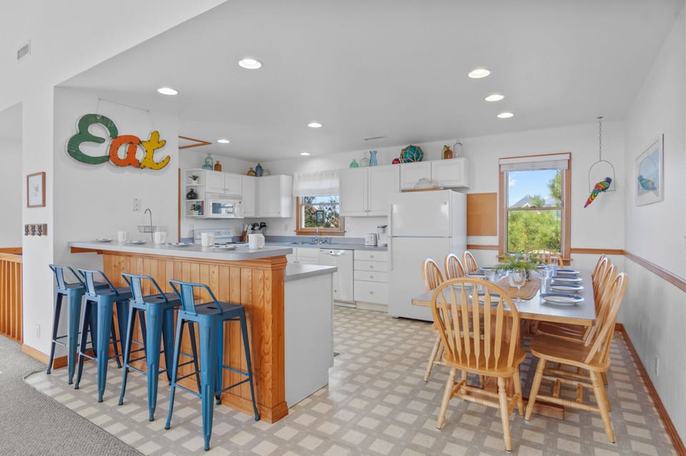 Surf or Sound Realty - 1163 - In Spite of Ourselves - Dining Area