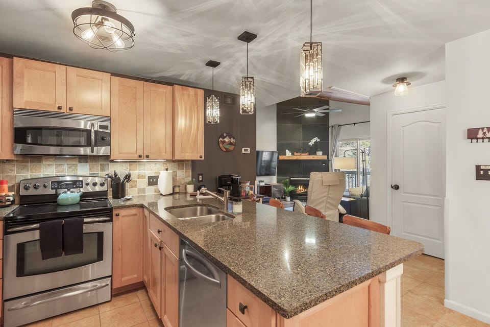 Spacious Open Concept — The kitchen flows into the great room, creating an easy, open space for your whole crew to gather together. 🏡🫶