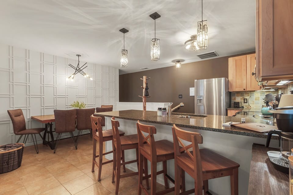 Social Bar Area — Pull up a stool at the 3-seat bar—perfect for happy-hour snacks, quick breakfasts, or chatting while someone cooks. 🥂🍴