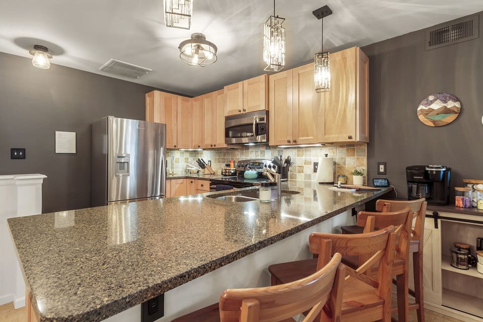 Culinary Mastery — Stainless appliances and a well-equipped setup make it easy to cook, prep, and serve—without missing a thing. 🍽✨