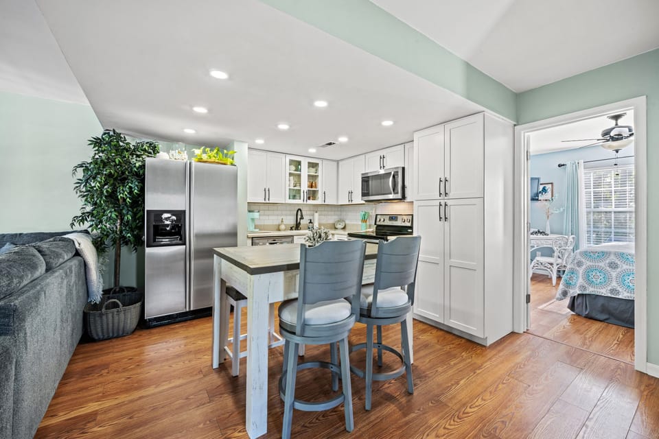 All modern appliances to make meal preparation a breeze.