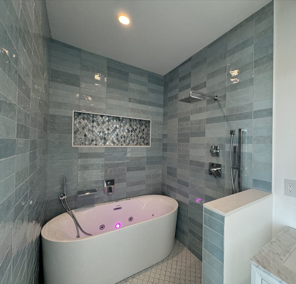 Full Bathroom 4 with Jetted Tub en suite to Bedroom 4