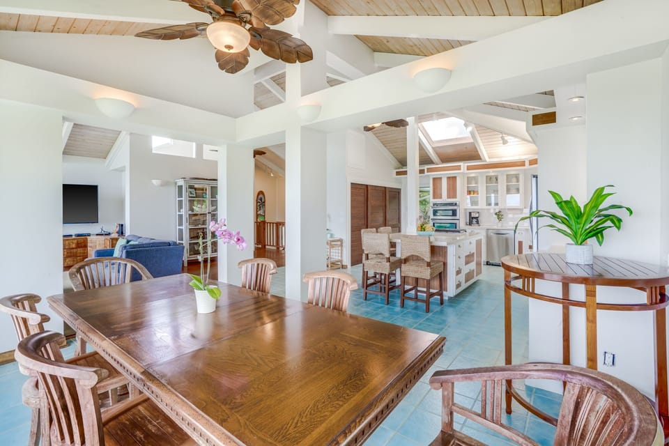 Culinary elegance meets airy spaciousness in our kitchen, boasting high vaulted ceilings and an inviting dining area for six.