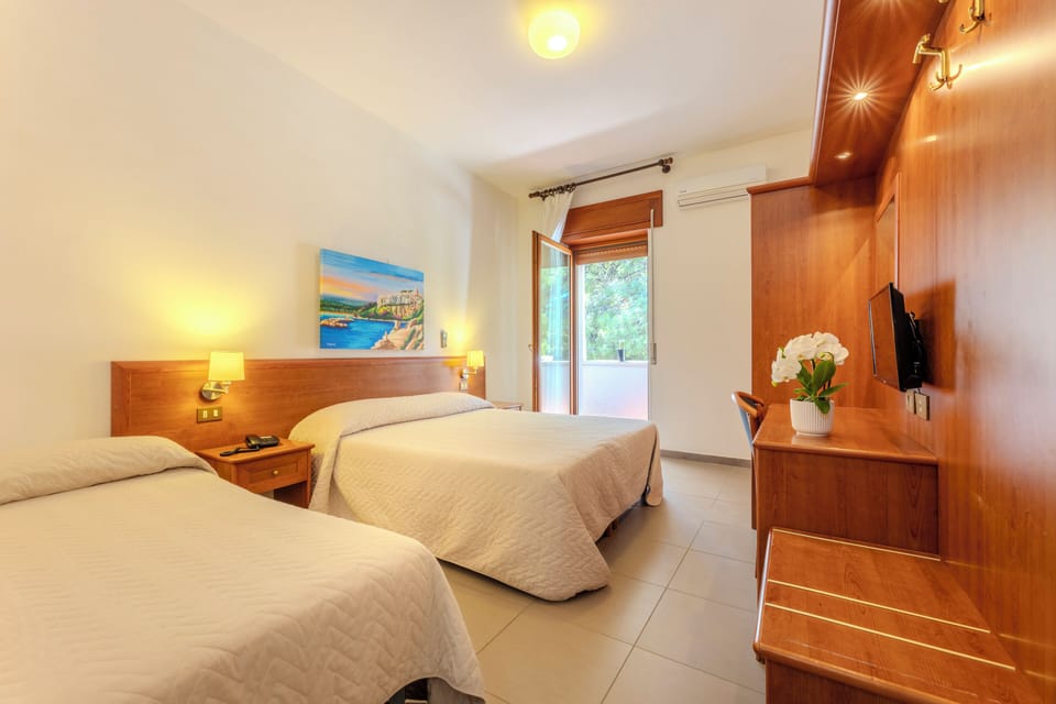 Standard Room | 1 bedroom, desk, bed sheets