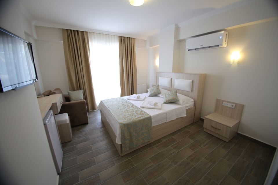 Standard Triple Room | Premium bedding, soundproofing, free cribs/infant beds, rollaway beds