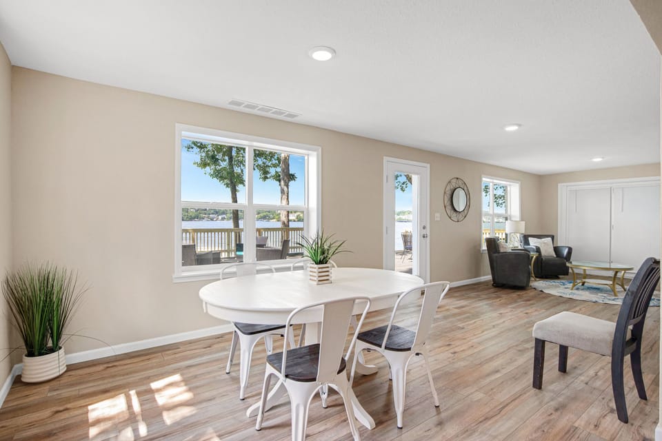 Create cherished memories at the Lake Level Dining / Game Table at High Tide.