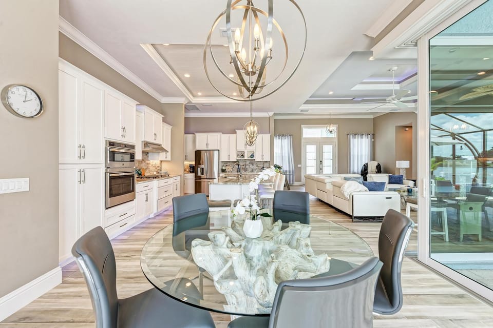 Indoor Dining
Refined dining with panoramic pool views.
