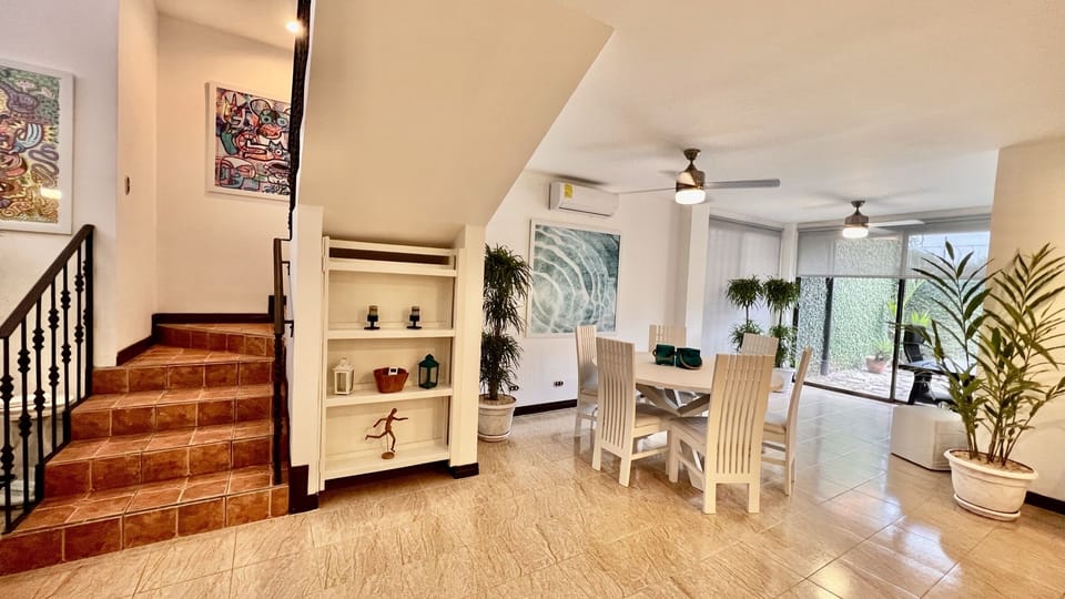 LIVING ROOM TO KITCHEN
