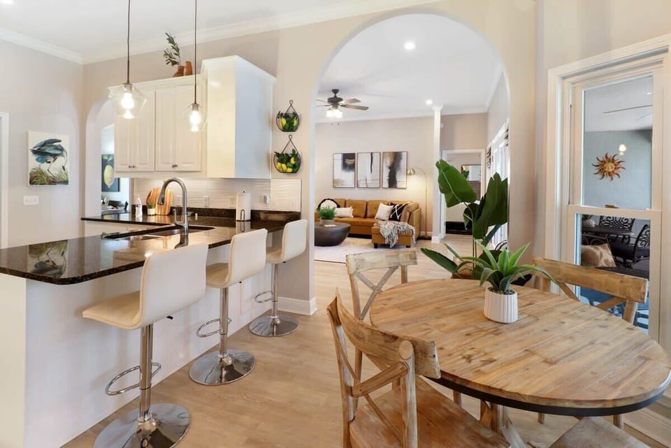 Kitchen eating areas