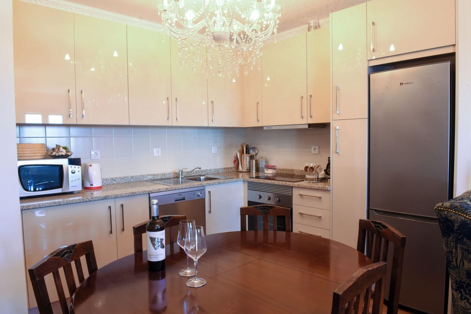 Traditional House, 3 Bedrooms | Private kitchen | Shared fridge, microwave, eco-friendly cleaning products