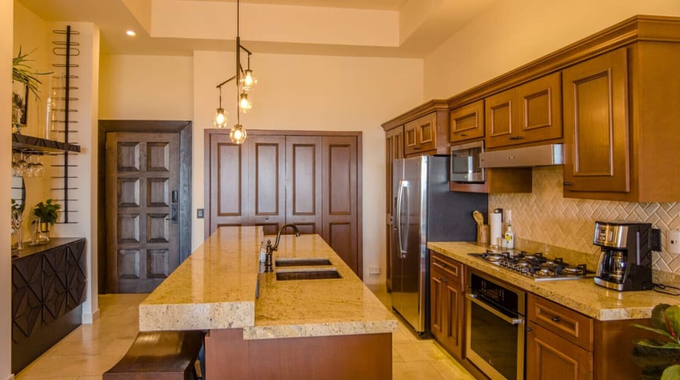 Well equipped Kitchen