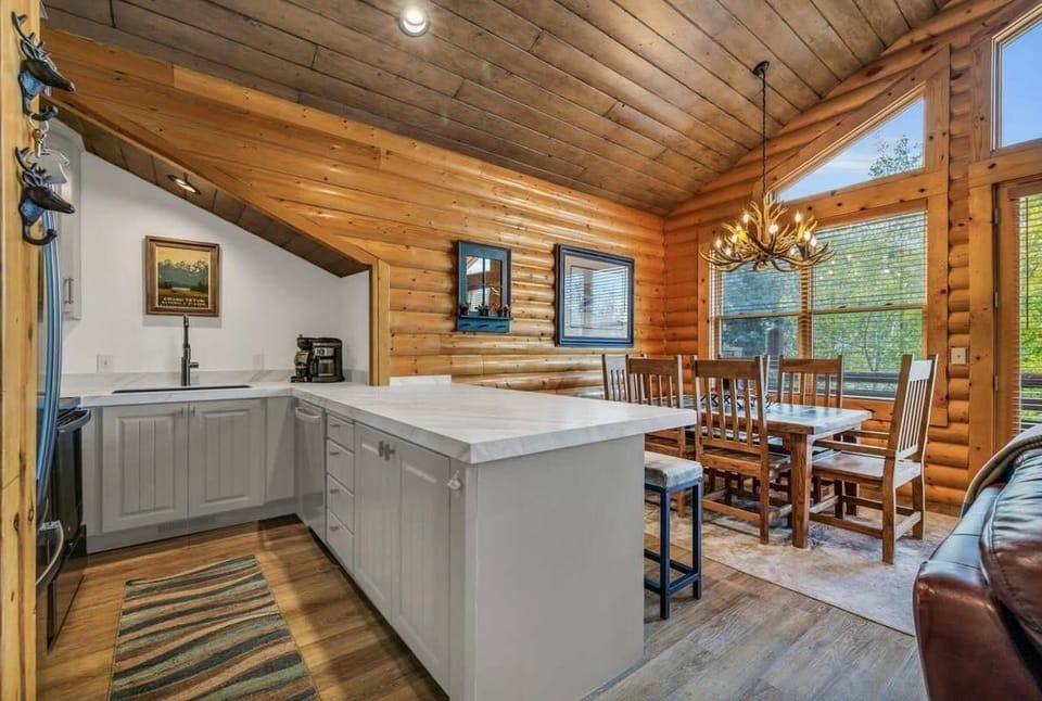The kitchen overlooks the dining room and out the soaring windows so you can enjoy the Deer Valley Mountain view while cooking dinner or doing the dishes.