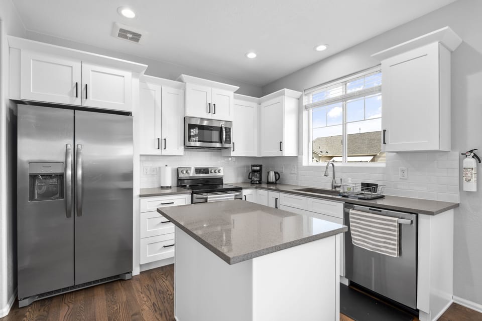 Fully equipped kitchen with all the essentials needed to make any homemade meals