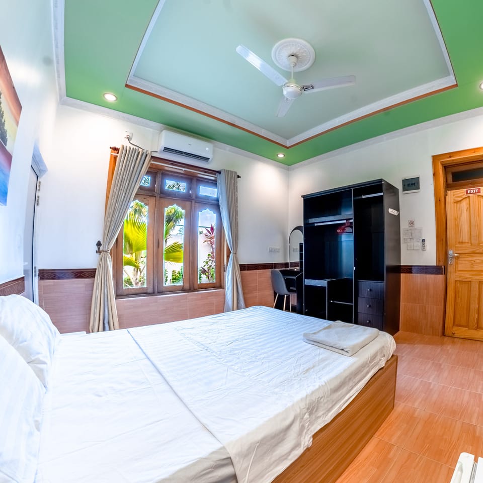 Basic Room | Individually furnished, desk, laptop workspace, iron/ironing board