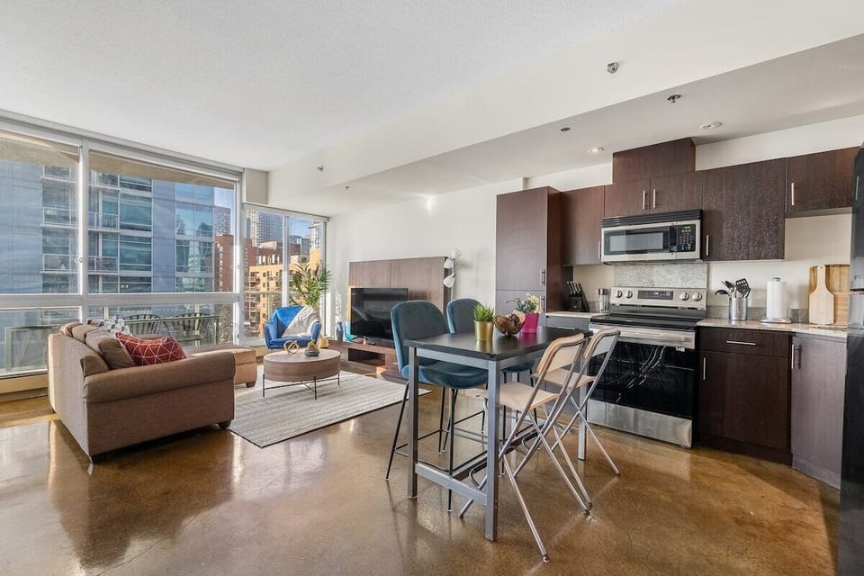 Nice open living and dining area 