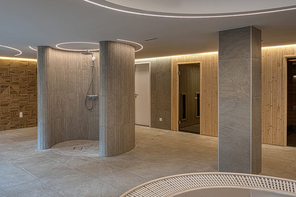 Indoor spa tub