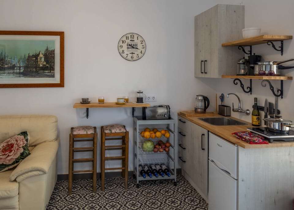 Villa indoor kitchen see outdoor kitchen for oven, mircrowave, 3 gas hob, fridge