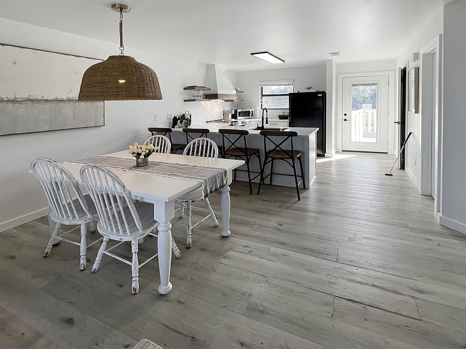 Open Kitchen with Dinning table