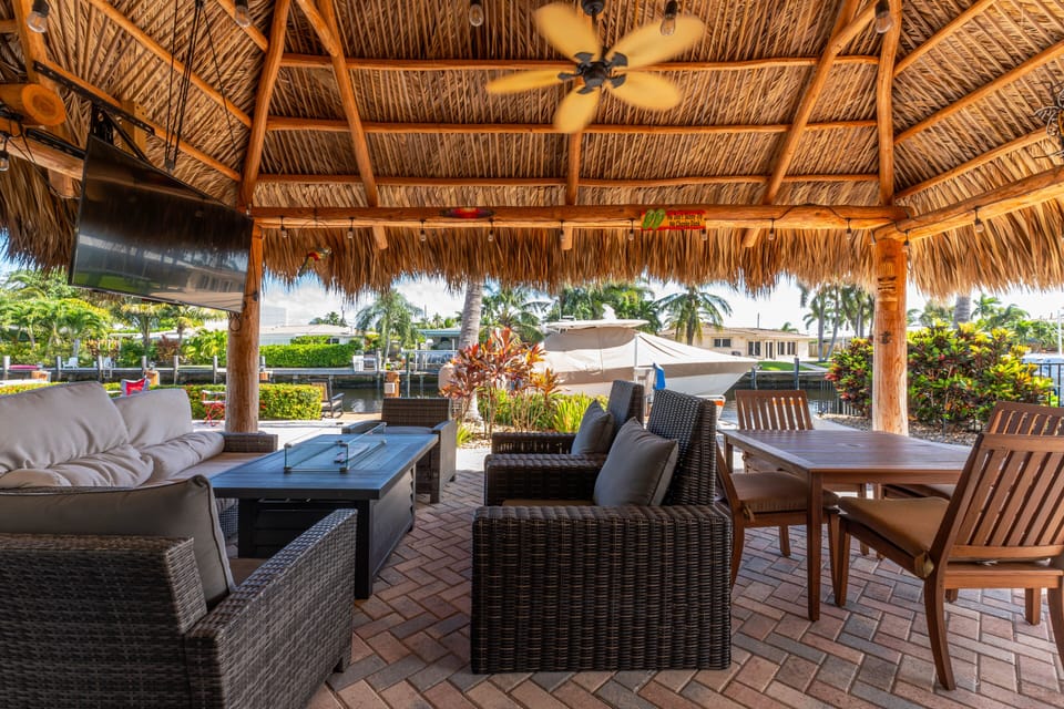 Savor the breeze in our inviting open-air lounge