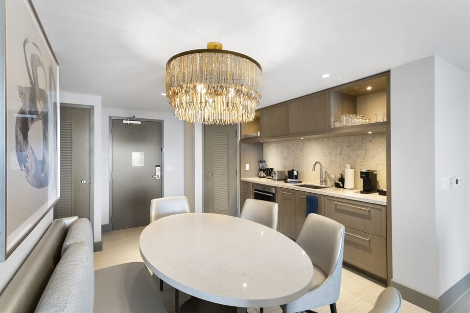 Kitchenette, convection/microwave oven