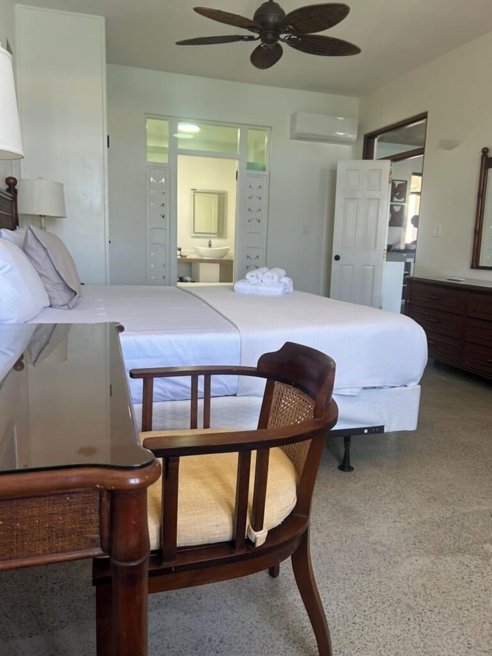 Classic Suite | 1 bedroom, in-room safe, desk, laptop workspace
