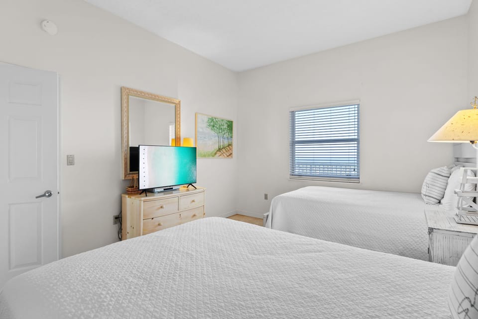 Flat screen also in guest room
