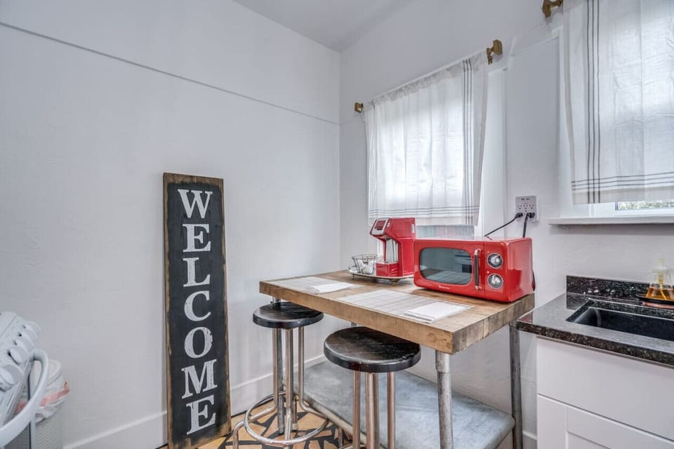 Coffee bar and retro microwave