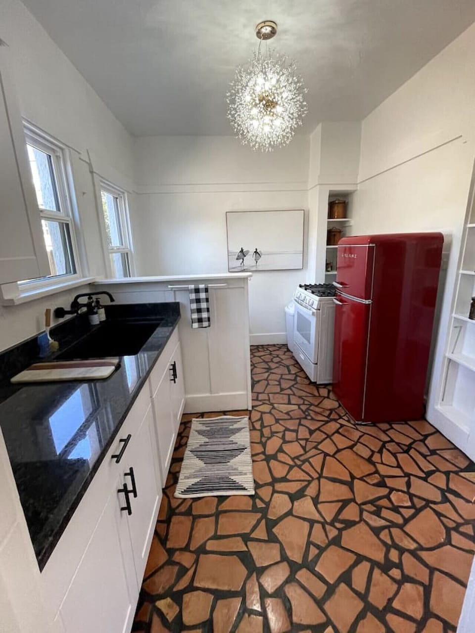 Updated, well-equipped kitchen (no dishwasher)