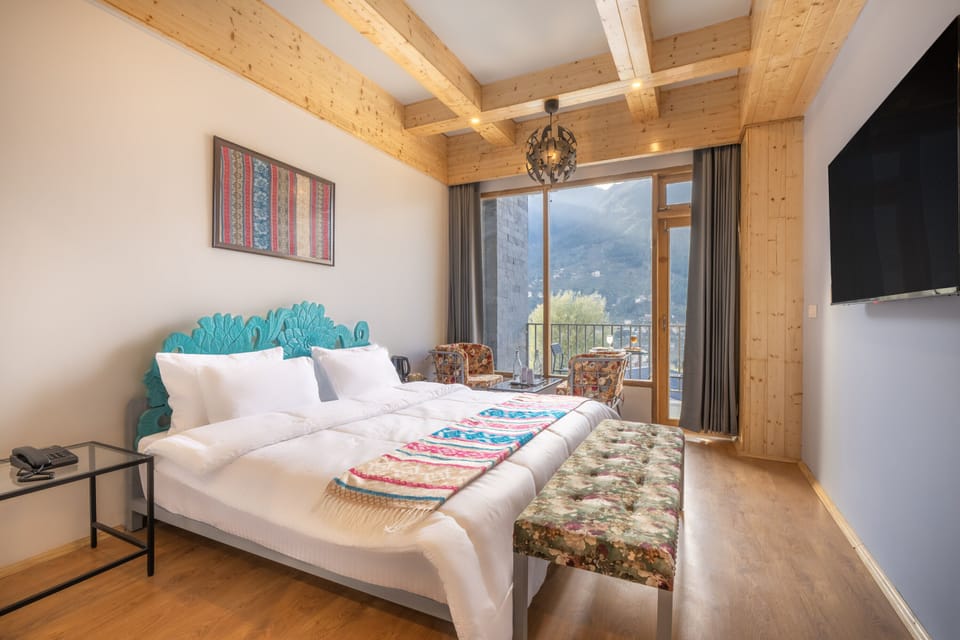 Comfort Studio, Balcony, Mountain View | Desk, laptop workspace, free WiFi, bed sheets