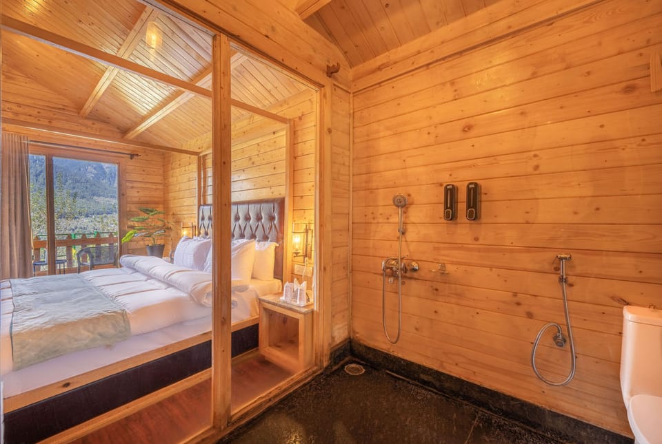 Traditional Cottage, Patio, Mountain View | Bathroom | Free toiletries, towels, soap, shampoo