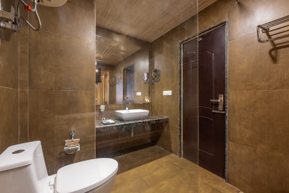 Superior Room, Balcony, Mountain View | Bathroom | Free toiletries, towels, soap, shampoo
