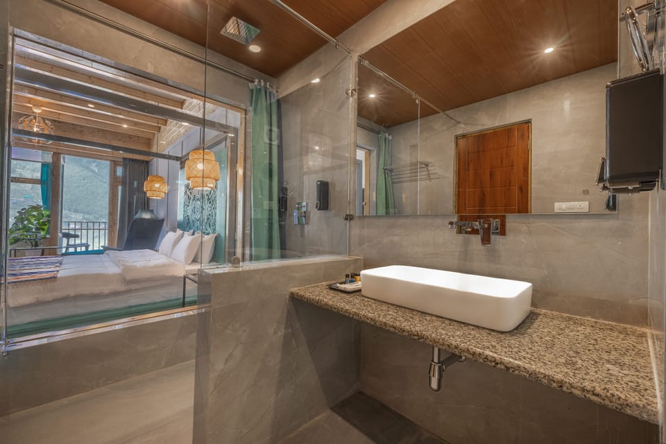 Premier Room, Bathtub, Mountain View | Bathroom | Free toiletries, towels, soap, shampoo