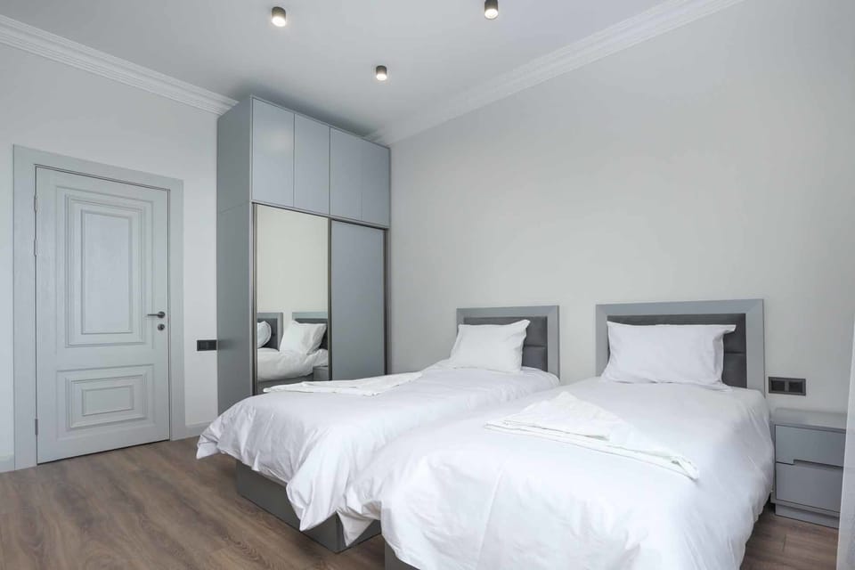 Family Apartment | 2 bedrooms, hypo-allergenic bedding, iron/ironing board