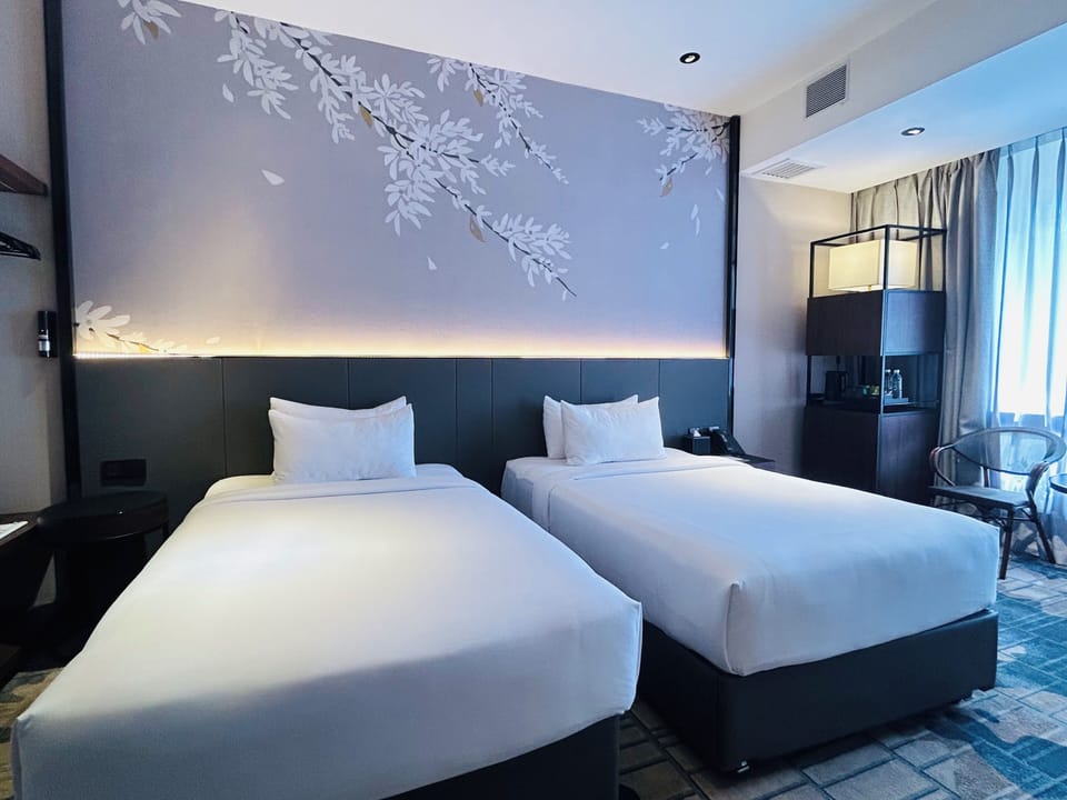 Premium Room, 2 Twin Beds | Minibar, in-room safe, desk, blackout drapes