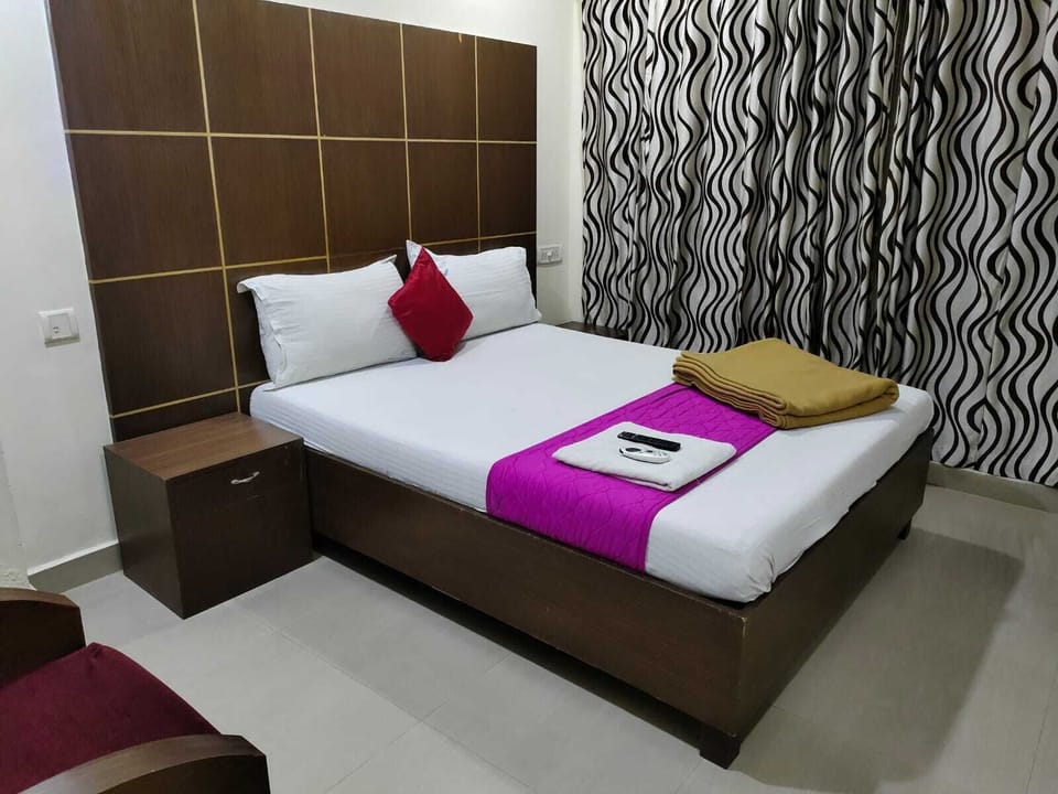 Deluxe Double or Twin Room | Egyptian cotton sheets, premium bedding, free WiFi