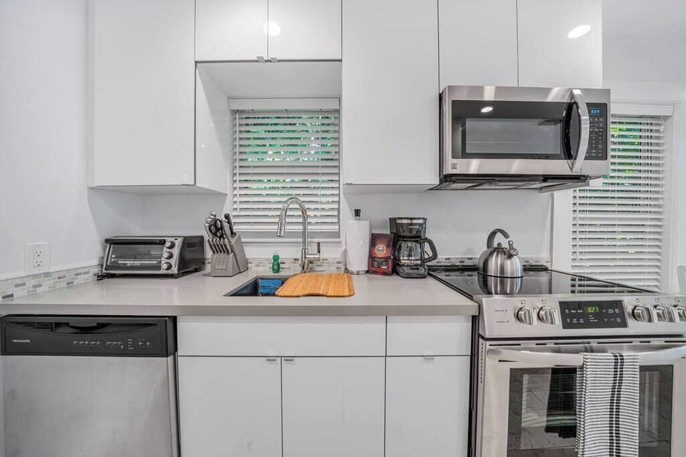 Complete kitchen