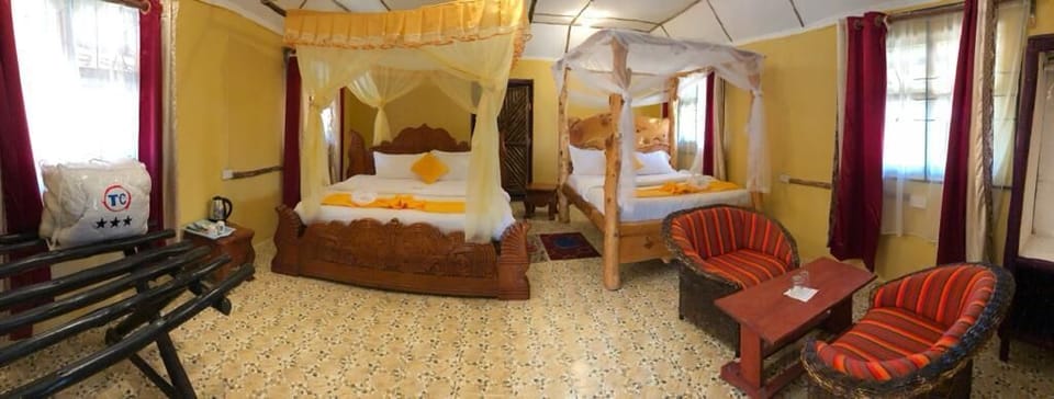 Executive Twin Room | Individually furnished, desk, laptop workspace, bed sheets