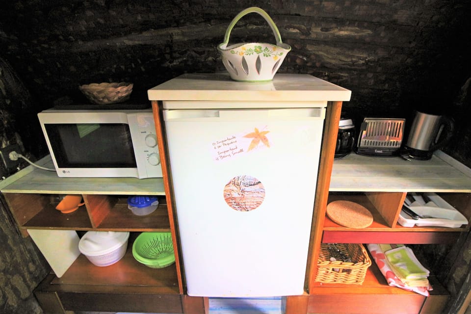 Bungalow | Private kitchenette | Fridge, microwave, stovetop, espresso maker