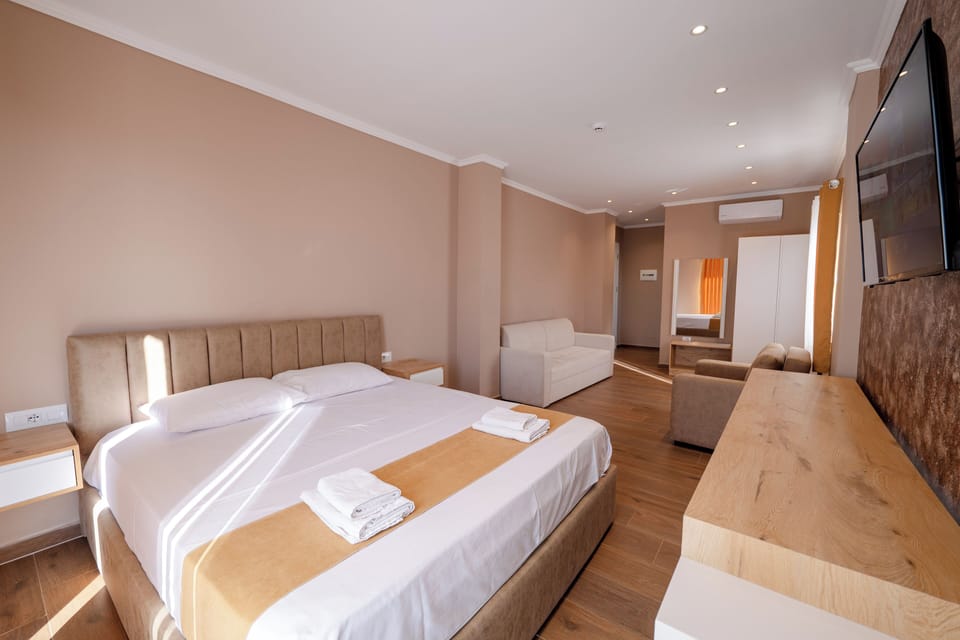 Deluxe Triple Room, Balcony | Hypo-allergenic bedding, in-room safe, soundproofing, iron/ironing board