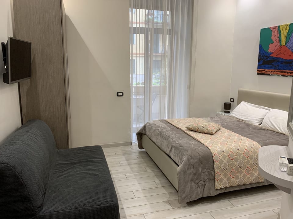 Family Quadruple Room | Blackout drapes, soundproofing, iron/ironing board, free WiFi