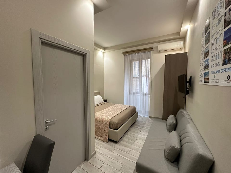 Comfort Double Room | Blackout drapes, soundproofing, iron/ironing board, free WiFi