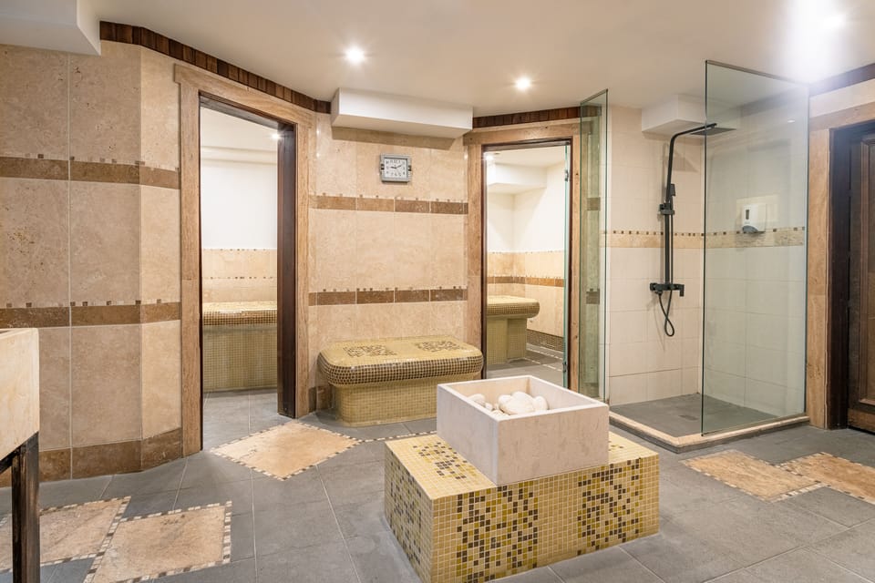 Sauna, hot tub, steam room, massages