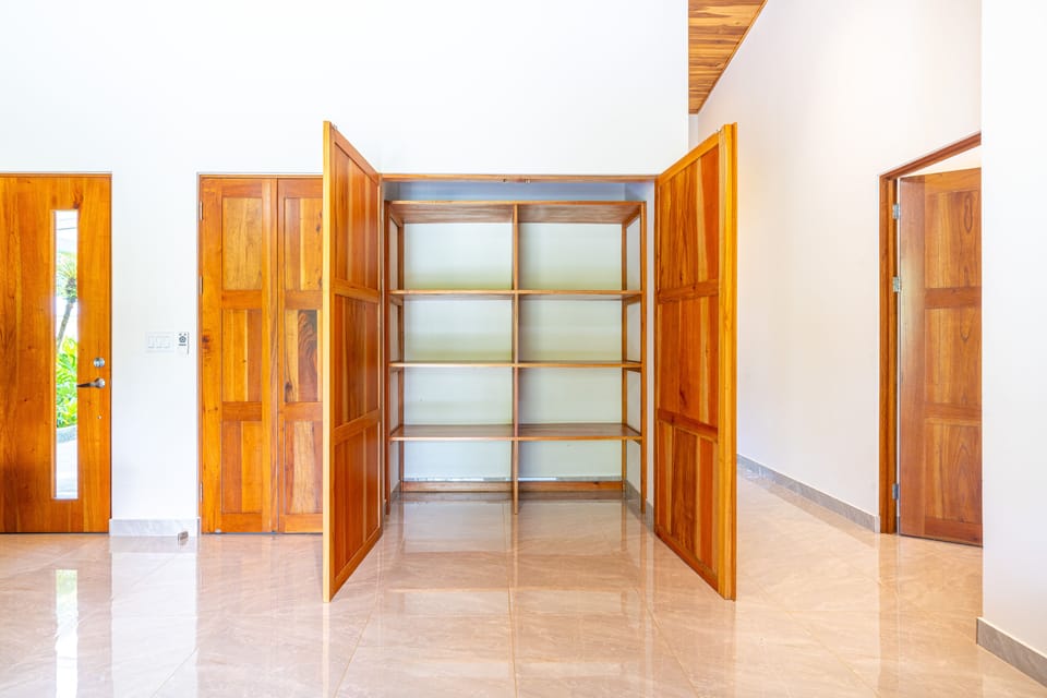  large closet with plenty of room for all your items