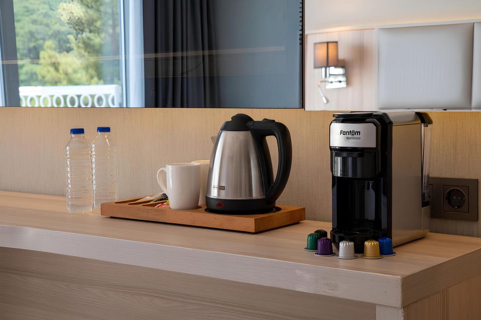 Standard Room, 1 Double Bed | Coffee and/or coffee maker