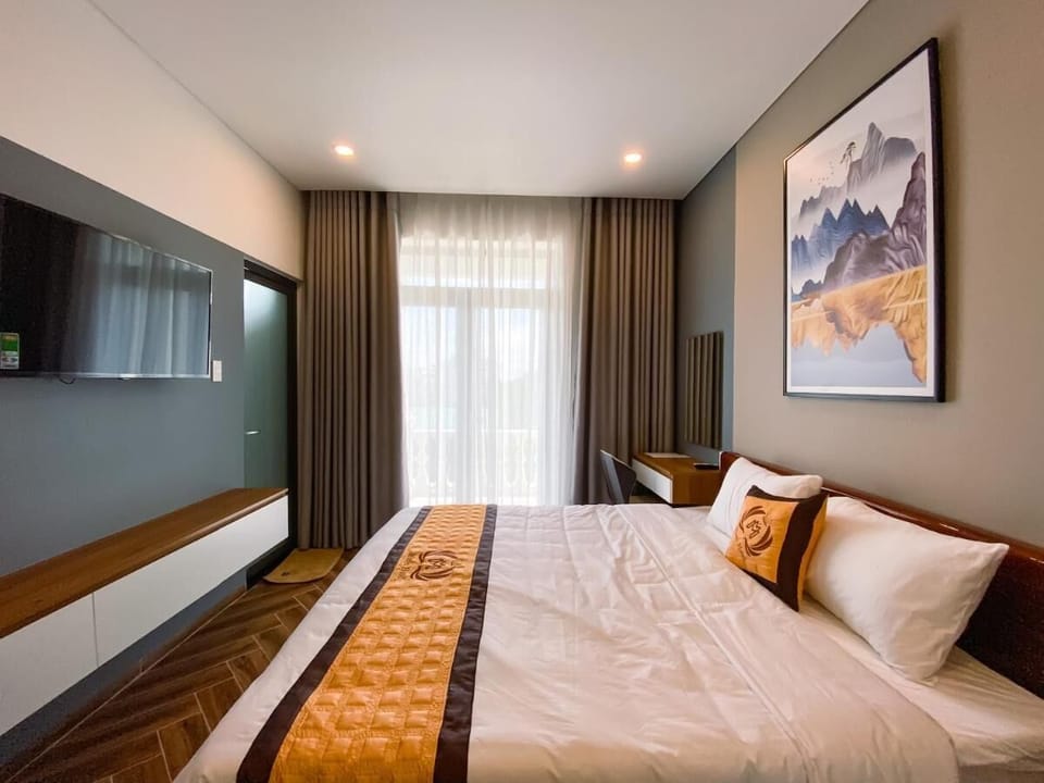 Single Room | Individually decorated, individually furnished, desk, laptop workspace