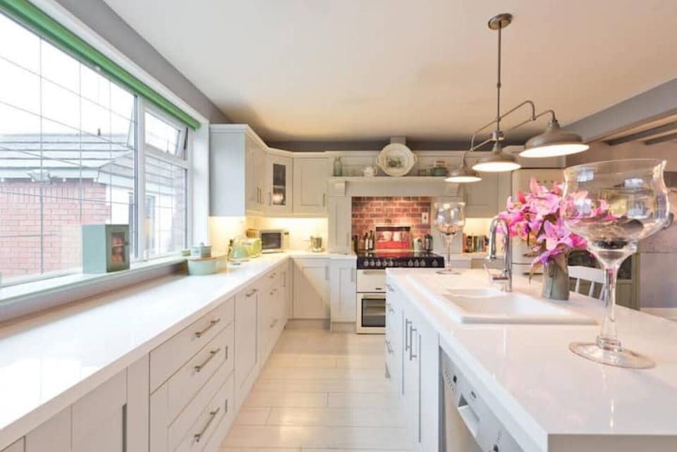 Kitchen area with worktop
