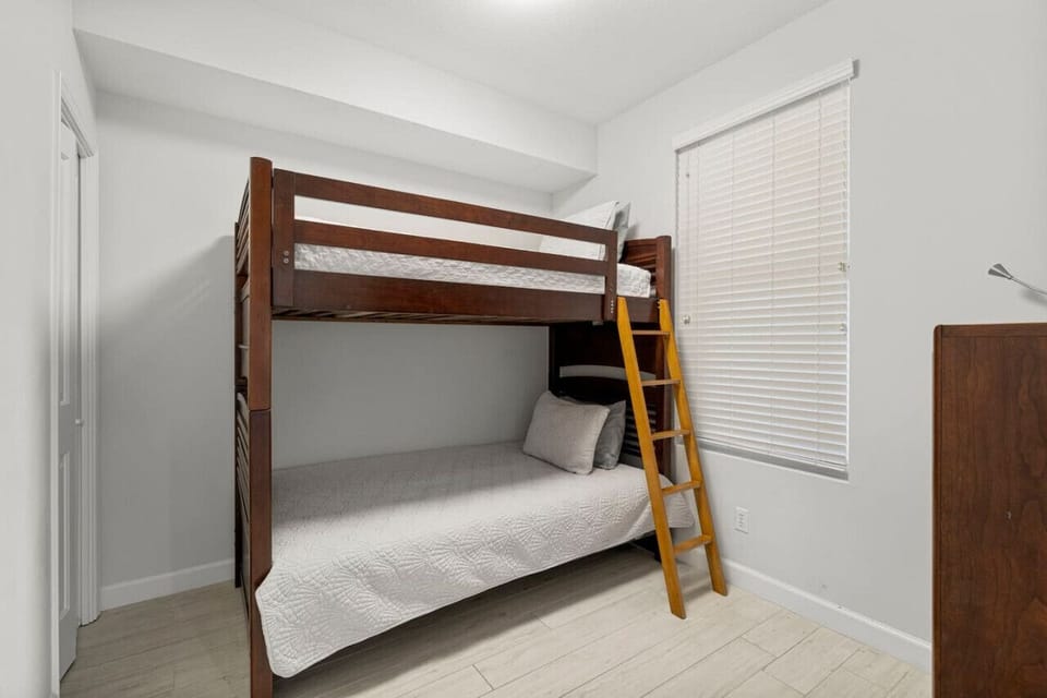 Third Bedroom! Bunk Beds!