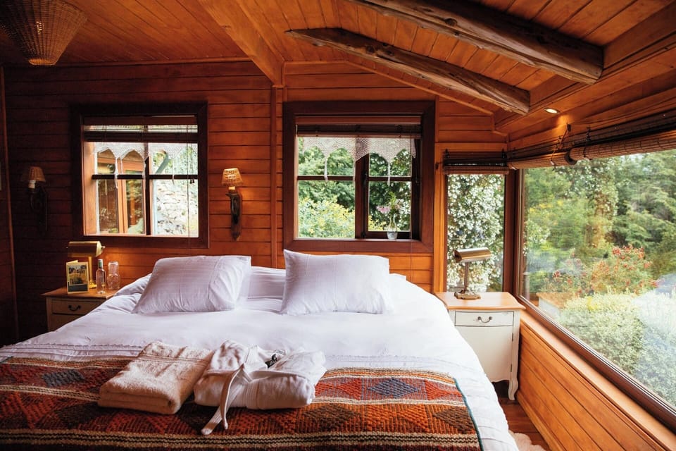 Hypo-allergenic bedding available, WiFi (free)