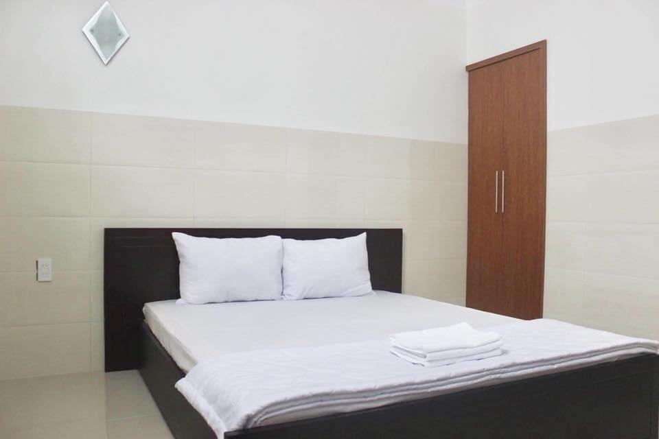 Double Room | Individually furnished, desk, free WiFi, bed sheets